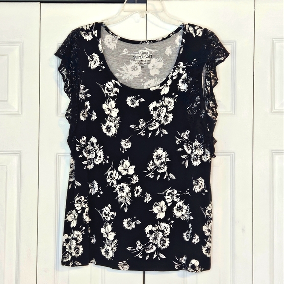 torrid Tops - Black and White Floral Women's Top